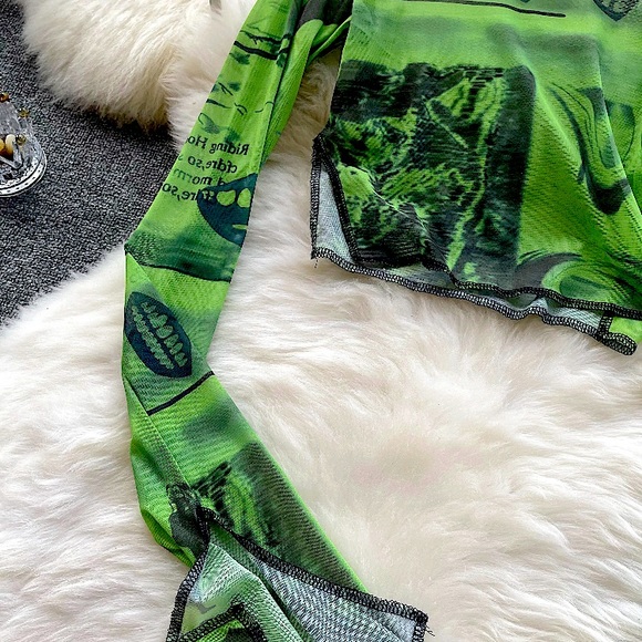 Green mesh fangs long flare sleeve crop top - Picture 7 of 14